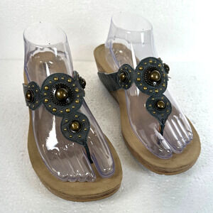Clarks Bendables Thong Sandals Women's Size 9M Gray Leather Studded 2" Heels